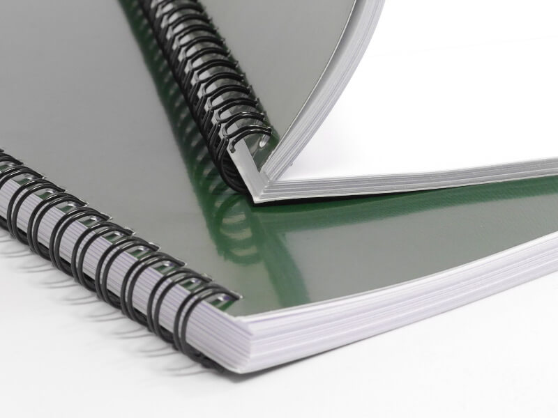 Abizeitungen mit Drahtkammbindung