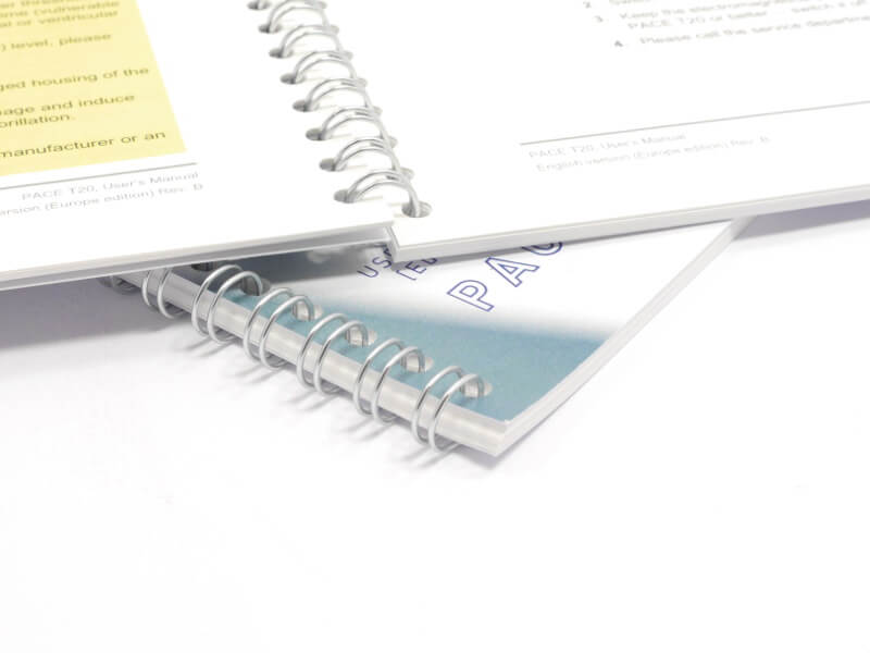 Handbücher mit Drahtkammbindung