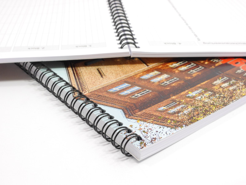 Jahresberichte mit Drahtkamm- / Spiralbindung