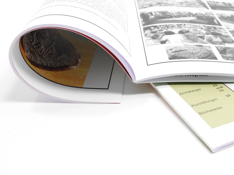 Jahresberichte mit Rückendrahtheftung