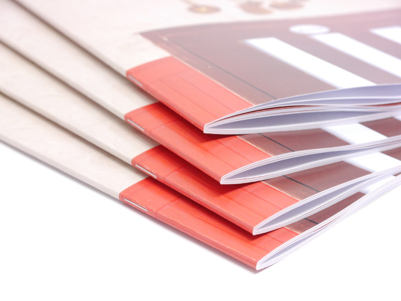 Kochbuch mit Rückendrahtheftung