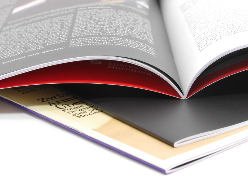 Schülerzeitung mit Rückendrahtheftung